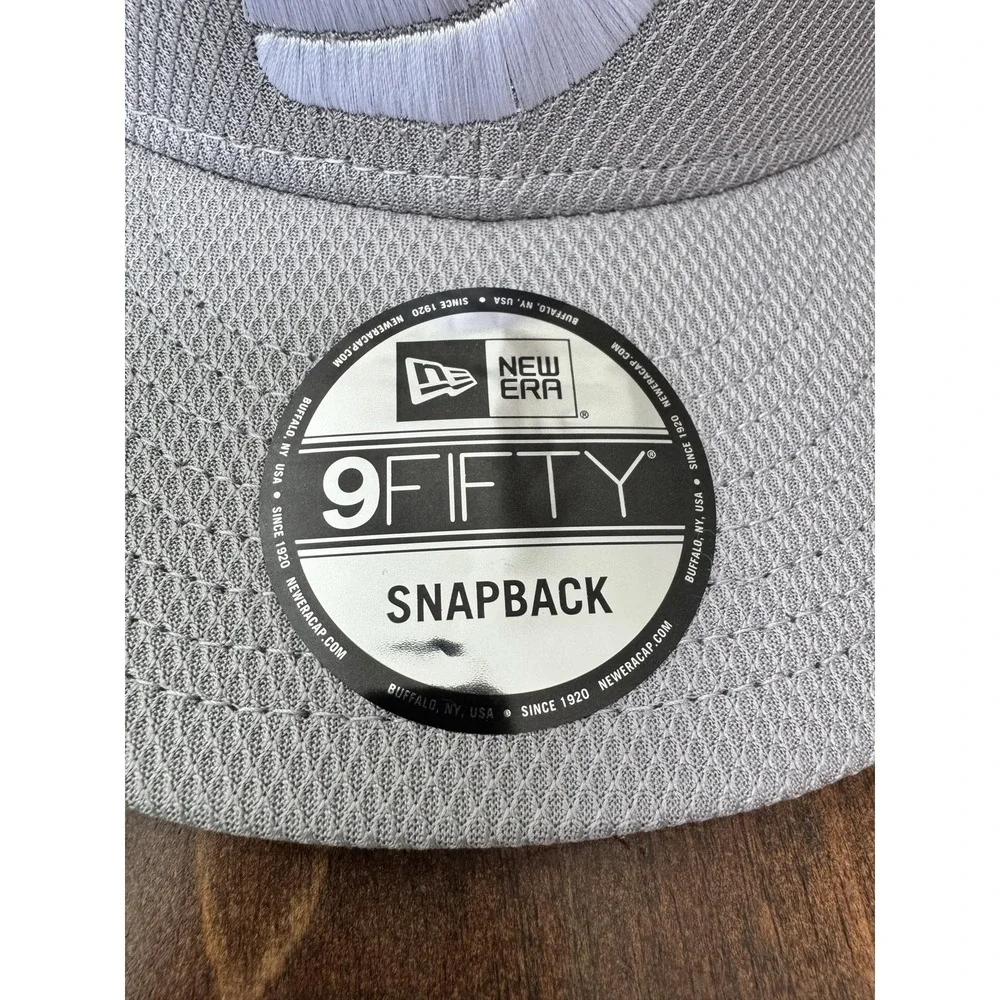 New Era 9FIFTY Hat Cap Snap Back Gray Mesh Logo One Size Fits Most Mens